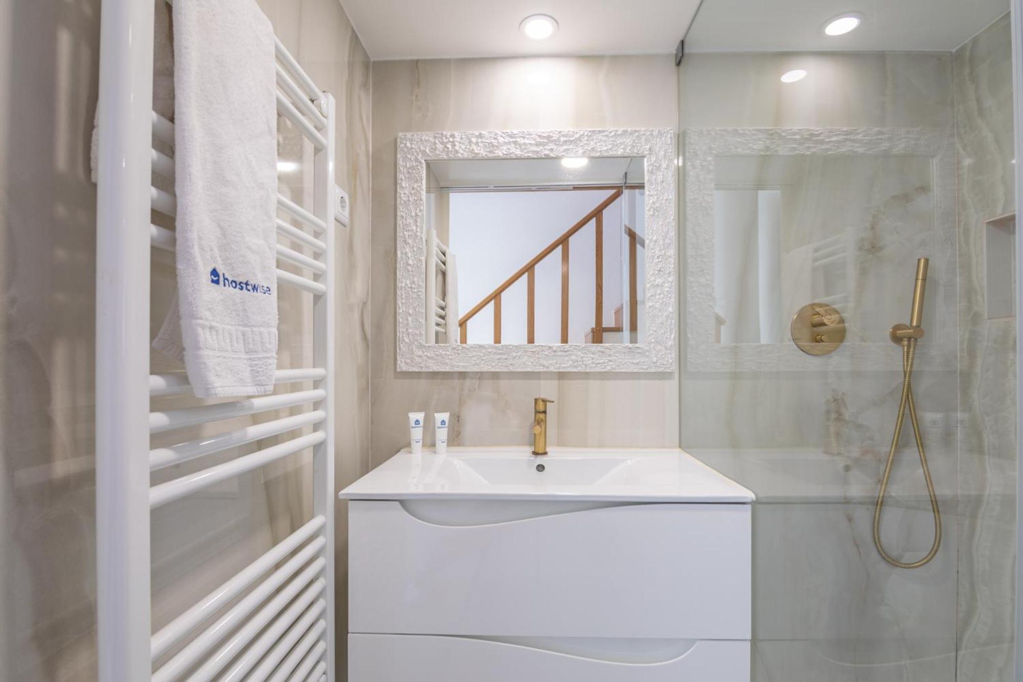 Deluxe Spacious Flats W Mezzanine By Host Wise Apartment ปอร์โต ห้อง รูปภาพ